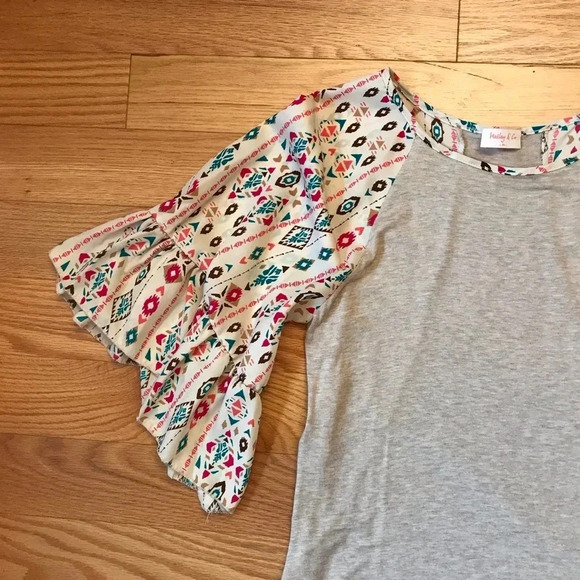 Boho Chic Beige Top with Floral Sleeves - Perfect for Spring & Summer! - Picture 2 of 15